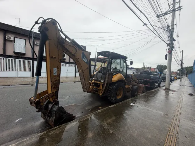 Retroescavadeira Cat 416e