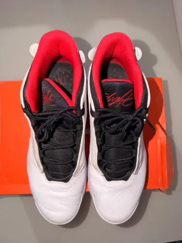 Tênis Nike Jordan Aura 4