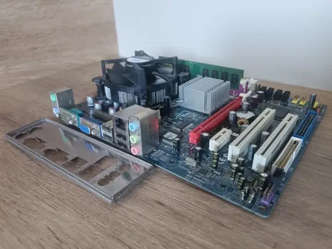 Kit Placa-mãe + CPU + Memória RAM + Espelho