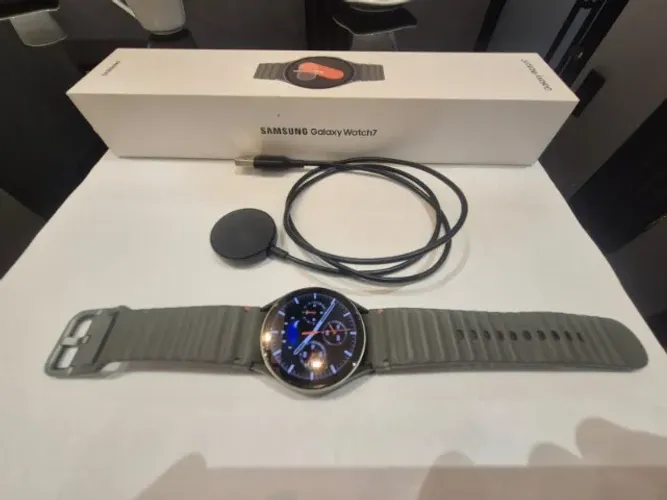 Samsung Galaxy Watch 7 - Tamanho: 40mm - Caixa e Carregador