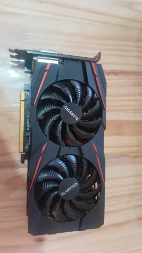 RX580 USADA E MUITO NOVA, NUNCA FOI USADA PARA MINERAÇÃO