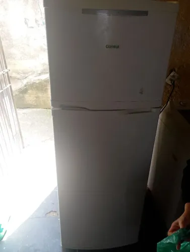 Geladeira funcionando perfeitamente frost free porém 220 voltagem