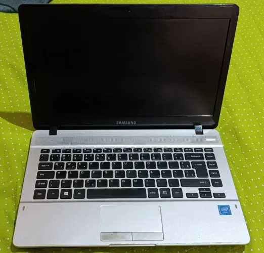 Notebook Samsung com defeito na placa mãe, para retirada de peças <br>Modelo: NP370E4K
