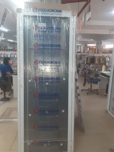 porta de alumínio branca com vidros transparente e jateado completa 2,10x80 999,90 a vista