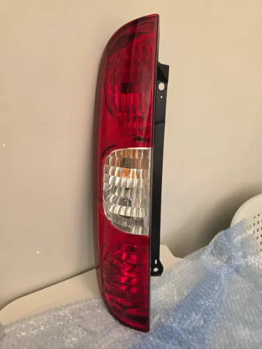 Vende-se  lanterna original fiorino e doblo 