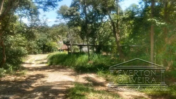 Sítio a venda no Parateí do Meio - Jacareí REF: 11437