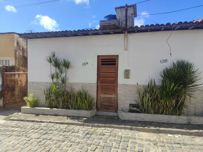 Aluga-se kitnet com área de serviço ampla