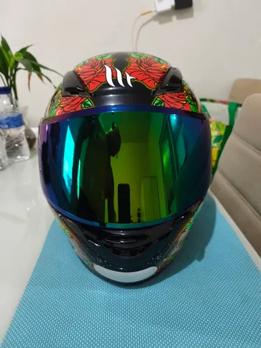 Capacete MT Revenge