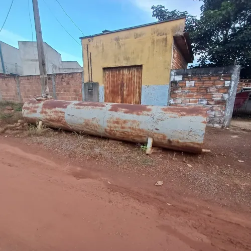 Tanque com capacidade para 5 mil litros 