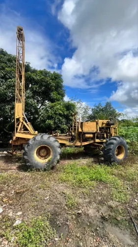 Trator máquina de cavar poço 