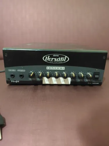 Amplificador Stereo Versátil