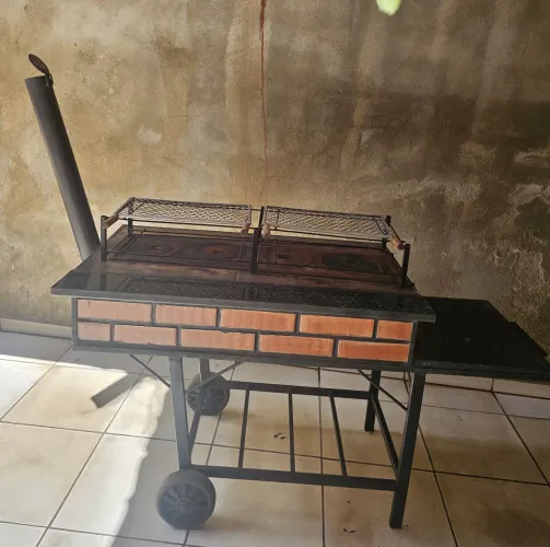 Fogão a lenha de rodinhas 