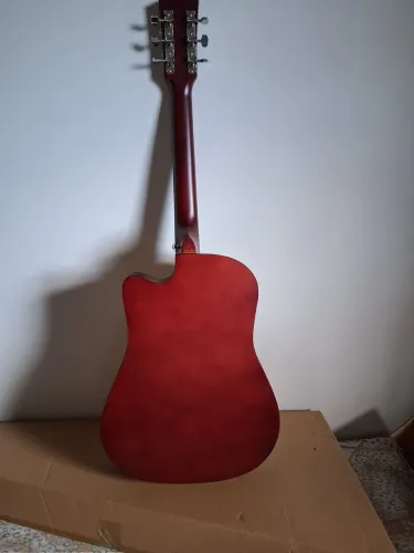 Violão de 6 cordas de Aço.