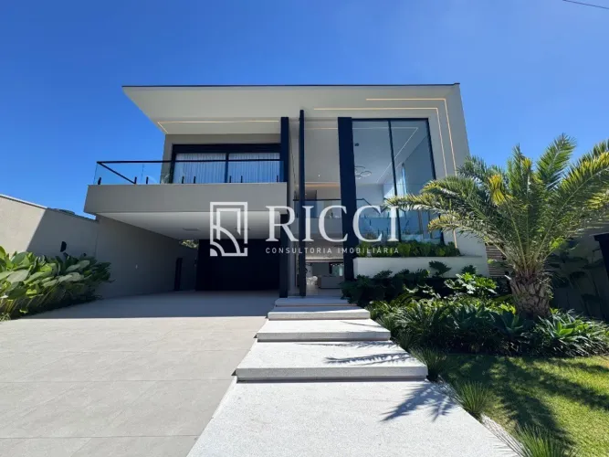 Casa de luxo à venda em condomínio exclusivo no Jardim Acapulco, Guarujá-SP: 6 quartos, 6 