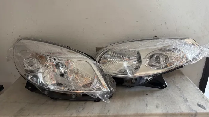 Par de farol Sandero 2007/2011 novo 
