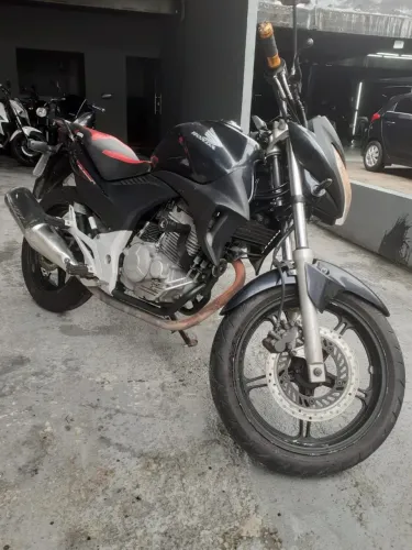 Cb 300 impecável