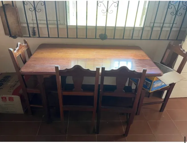 Mesa de madeira 5 cadeiras