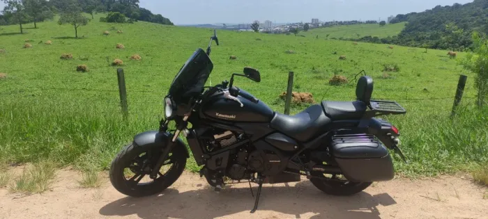 Kawasaki Vulan 650 s com alforges e bolha para-brisa