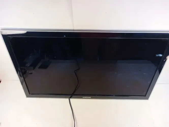 TV Samsung 32" LED (Mod. UN32D5000PG) + Cabo de Força - Acende Standby (Para Conserto / Pe