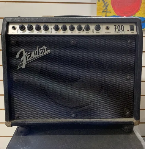 Amplificador Fender Rock Pro 700