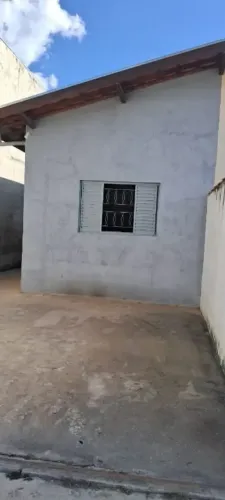 CASA A VENDA COM 2 QUARTOS E 54M² NO BAIRRO ALBERTO RONCONI EM TREMEMBÉ