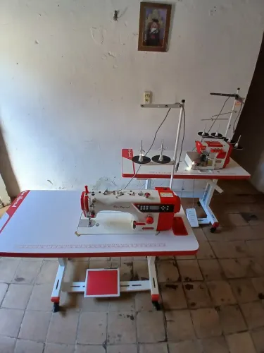 Overlock ponto cadeia Sun Special e Reta eletrônica Direct Drive com corte de linha