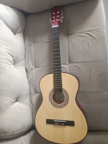 Violão usado apenas uma vez