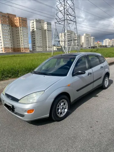 Ford Focus 1.8 16V 5P 2003