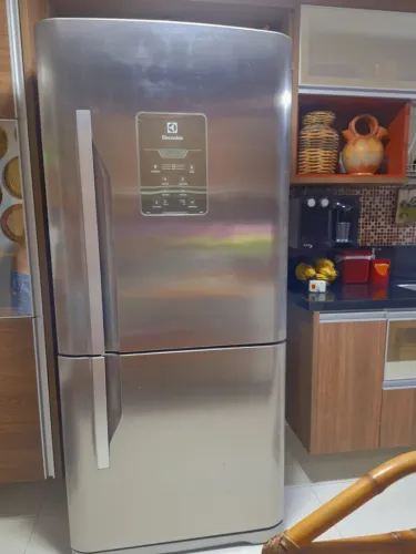 Geladeira freezer Electrolux aço inox com defeito