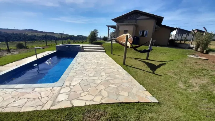 Excelente chacara a venda na cidade de Sarapuí, toda documentada, estuda permutas, confira