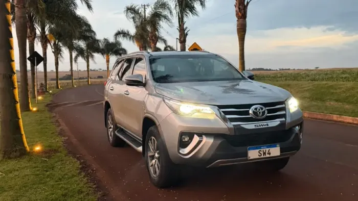 Toyota Hilux SW4 SRX 4X4 2.8 TDI 16V Dies. Aut. 2020