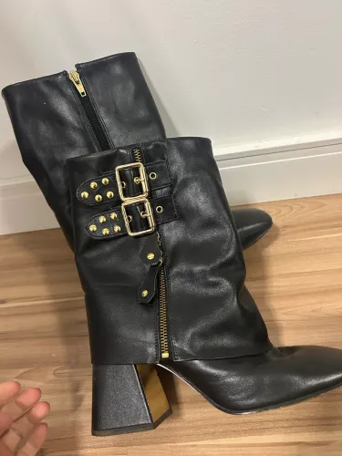 Bota Luiza Barcelos