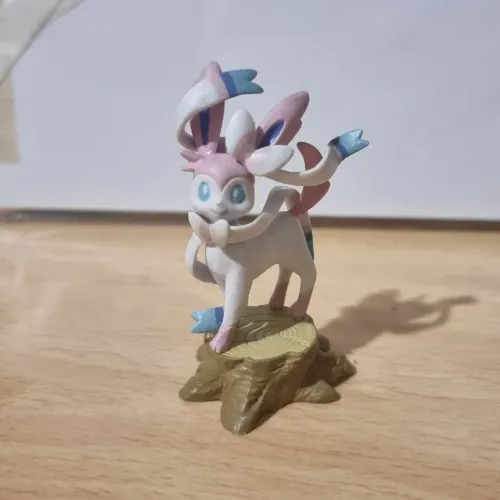 Sylveon Premium Collection Box Figure Pokemon TCG 2013