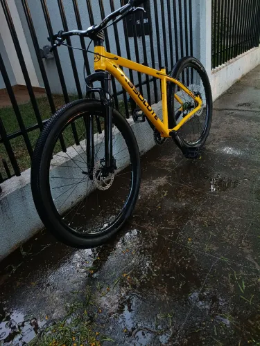 Bicicleta Nero 5 amarela sem marcha troco em ps4 Xbox ou em algum Pc de entrada