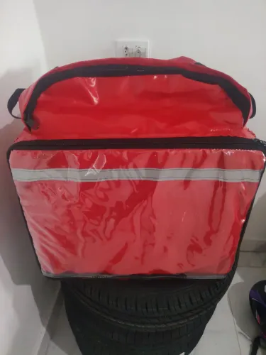 Vendo bag para entrega nova ,nunca usada .