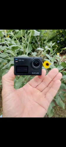 Câmera de Ação Sjcam Sj8 Pro<br>Acompanha duas baterias, carregador, cabo e tripé.
