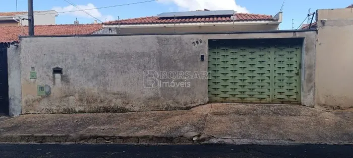 Casa Padrão à Venda no Parque Gramado em Araraquara