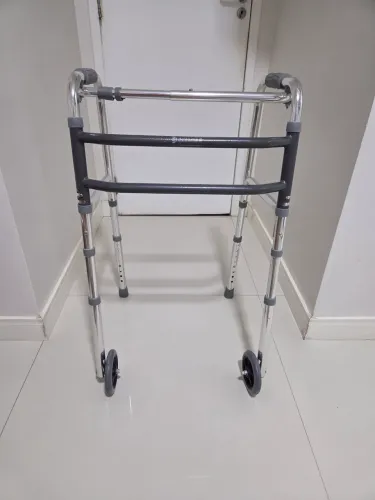 Andador em aluminio 
