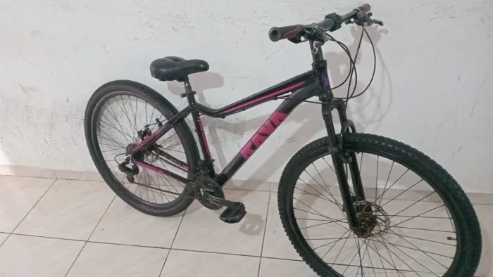 Bicicleta em alumínio aro 29 impecável mesmo posso levar com taxa não abaixo o valor