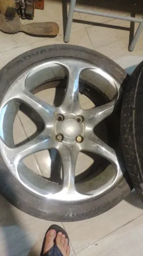 Rodas aro 17 cromada com pneu meia vida 