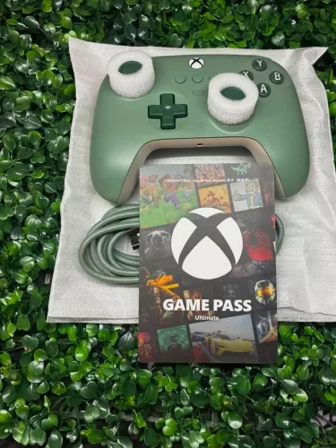 Controle com fio para PC e Xbox - 8BitDo Ultimate C