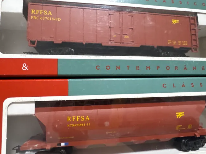 Lote com quatro vagões RFFSA BITENCOM