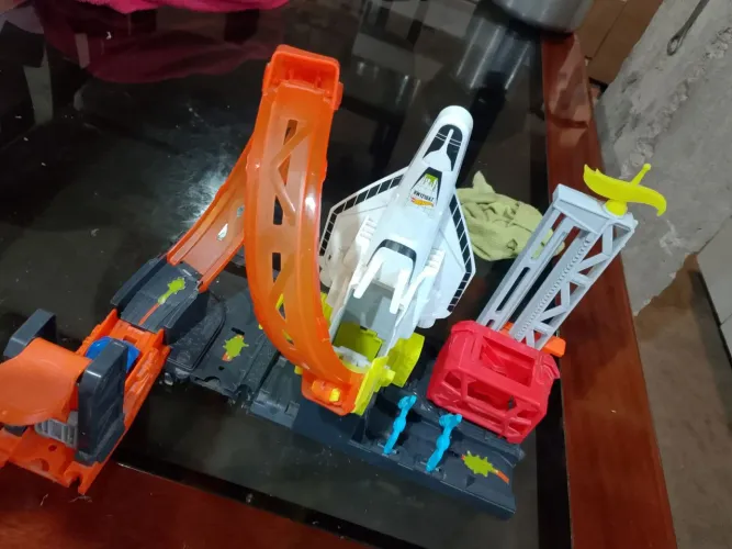 Pista de carrinhos hot Wheels foguete