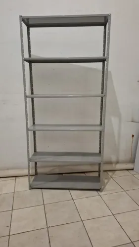 Estante de aço