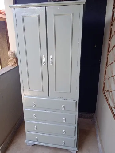 Guarda Roupas de madeira