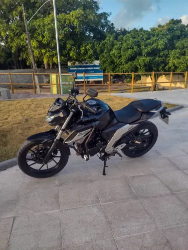 Moto Fazer FZ250 Yamaha, em ótimo estado de conservação para venda rápida