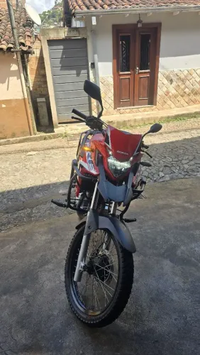 Honda XRE 300 Vermelha