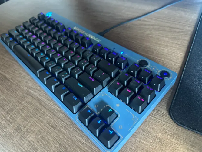 Teclado logitech G PRO League of Legends