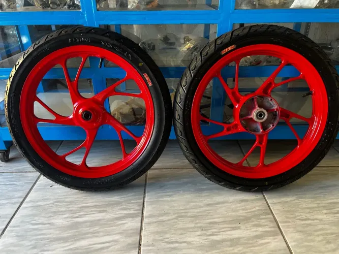 Par de rodas originais Honda seminovas com pneus novos