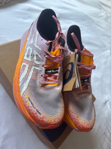 Tênis asics metafuji